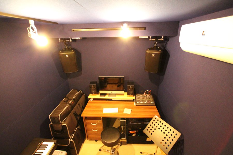 録音スタジオ上から照明別防音室