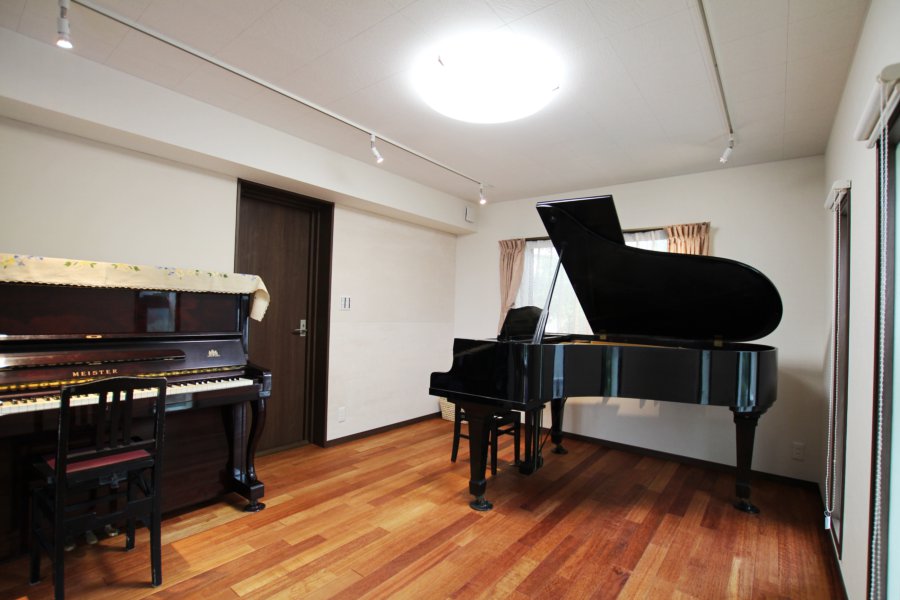 ピアノレッスン室グランドピアノアップライトピアノ